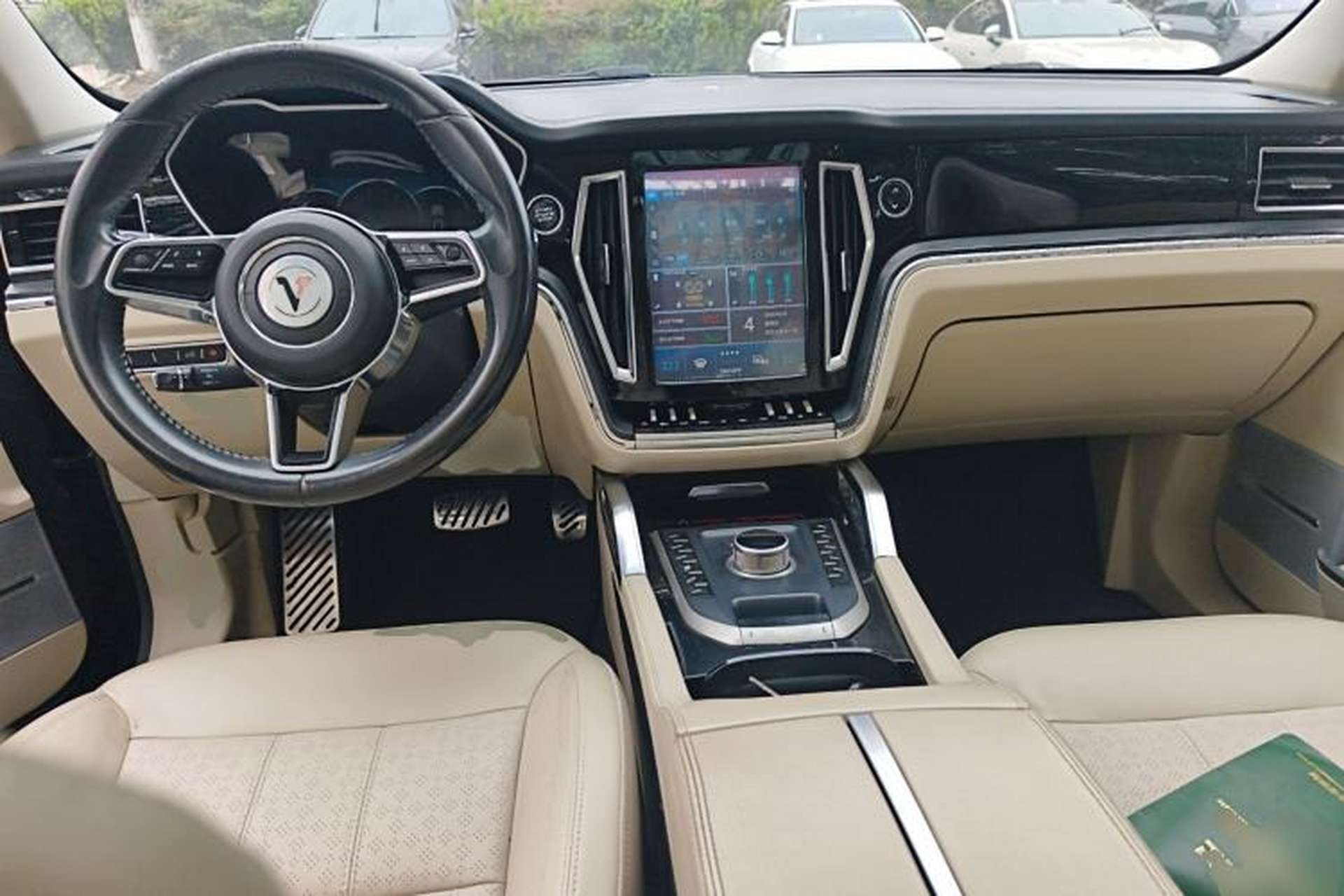 Used Zotye T700 2017 1.8T Dual-Clutch Prestige Model Center Console