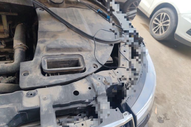 Used Zotye T700 2017 1.8T Dual-Clutch Prestige Model Engine Bay Left
