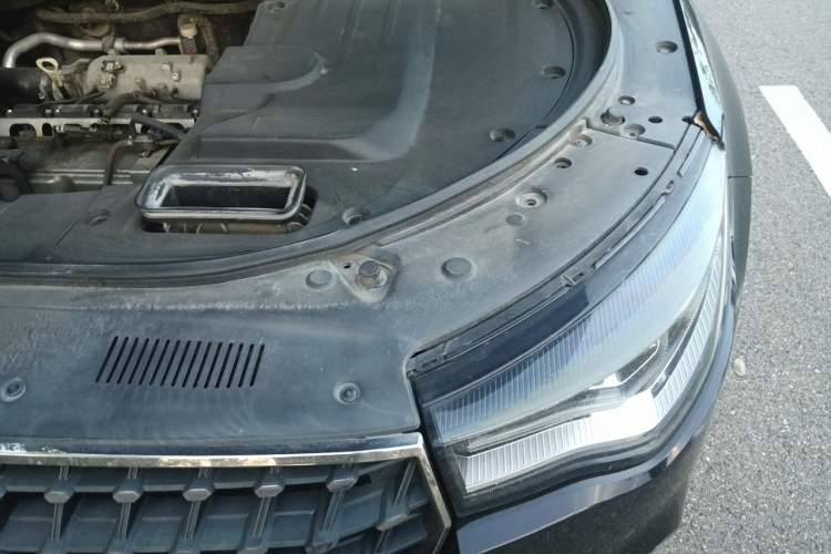 Used Zotye T700 2017 2.0T Automatic Prestige Edition Engine Bay Left