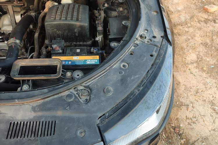 Used Zotye T700 2017 1.8T Dual-Clutch Prestige Model Engine Bay Left
