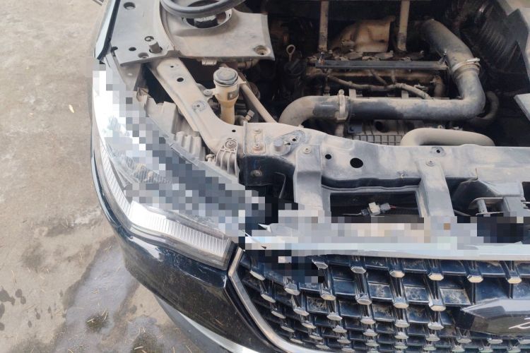 Used Zotye T700 2017 1.8T Dual-Clutch Prestige Model Engine Bay Right