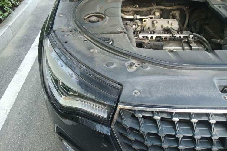 Used Zotye T700 2017 2.0T Automatic Prestige Edition Engine Bay Right