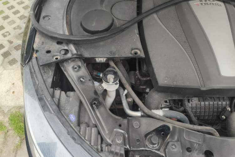 Used Zotye T700 2017 1.8T Dual-Clutch Prestige Model Engine Bay Right