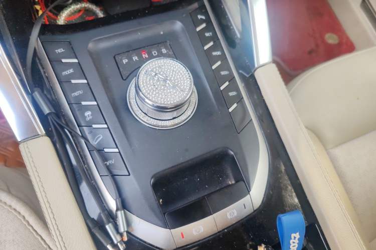 Used Zotye T700 2017 1.8T Dual-Clutch Prestige Model Gear Lever