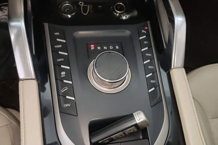 Used Zotye T700 2017 1.8T Dual-Clutch Prestige Model Gear Lever