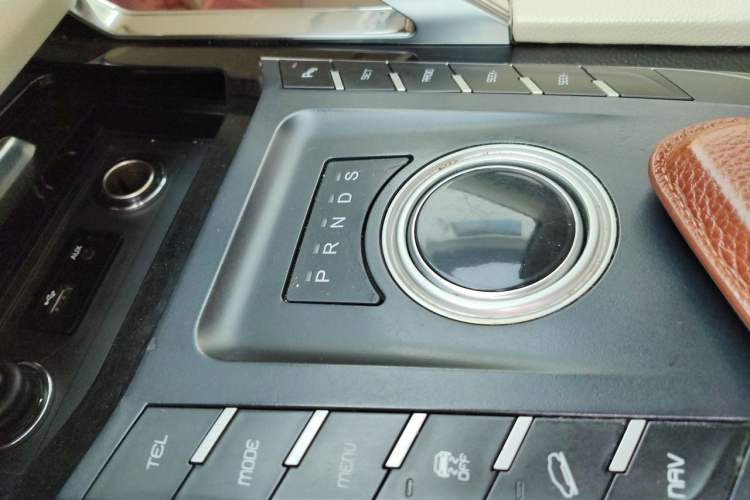 Used Zotye T700 2017 1.8T Dual-Clutch Prestige Model Gear Lever