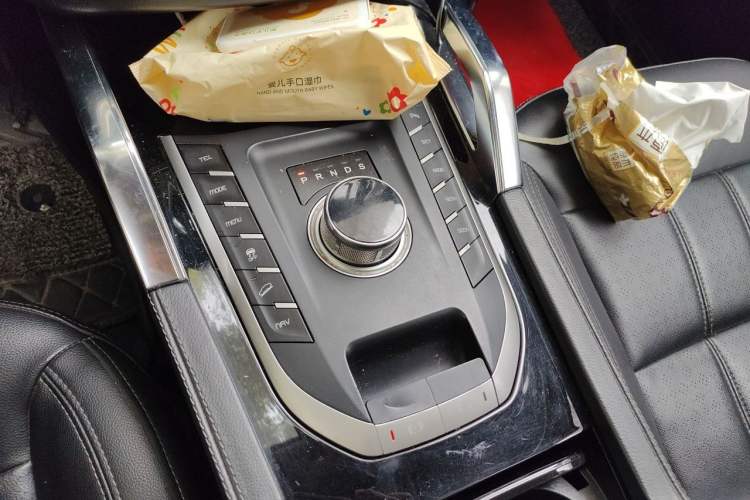 Used Zotye T700 2017 1.8T Dual-Clutch Prestige Model Gear Lever