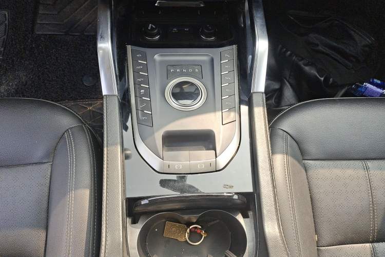 Used Zotye T700 2017 1.8T Dual-Clutch Prestige Model Gear Lever