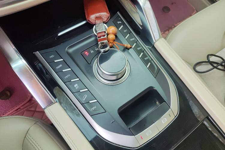 Used Zotye T700 2017 1.8T Dual-Clutch Prestige Model Gear Lever