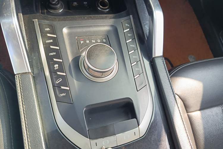 Used Zotye T700 2017 1.8T Dual-Clutch Prestige Model Gear Lever