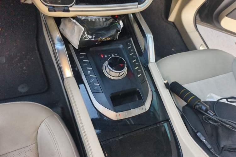 Used Zotye T700 2017 1.8T Dual-Clutch Luxury Model Gear Lever