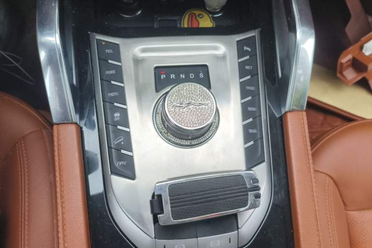 Used Zotye T700 2017 1.8T Dual-Clutch Prestige Model Gear Lever