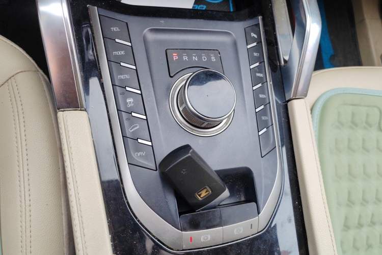 Used Zotye T700 2017 1.8T Dual-Clutch Prestige Model Gear Lever