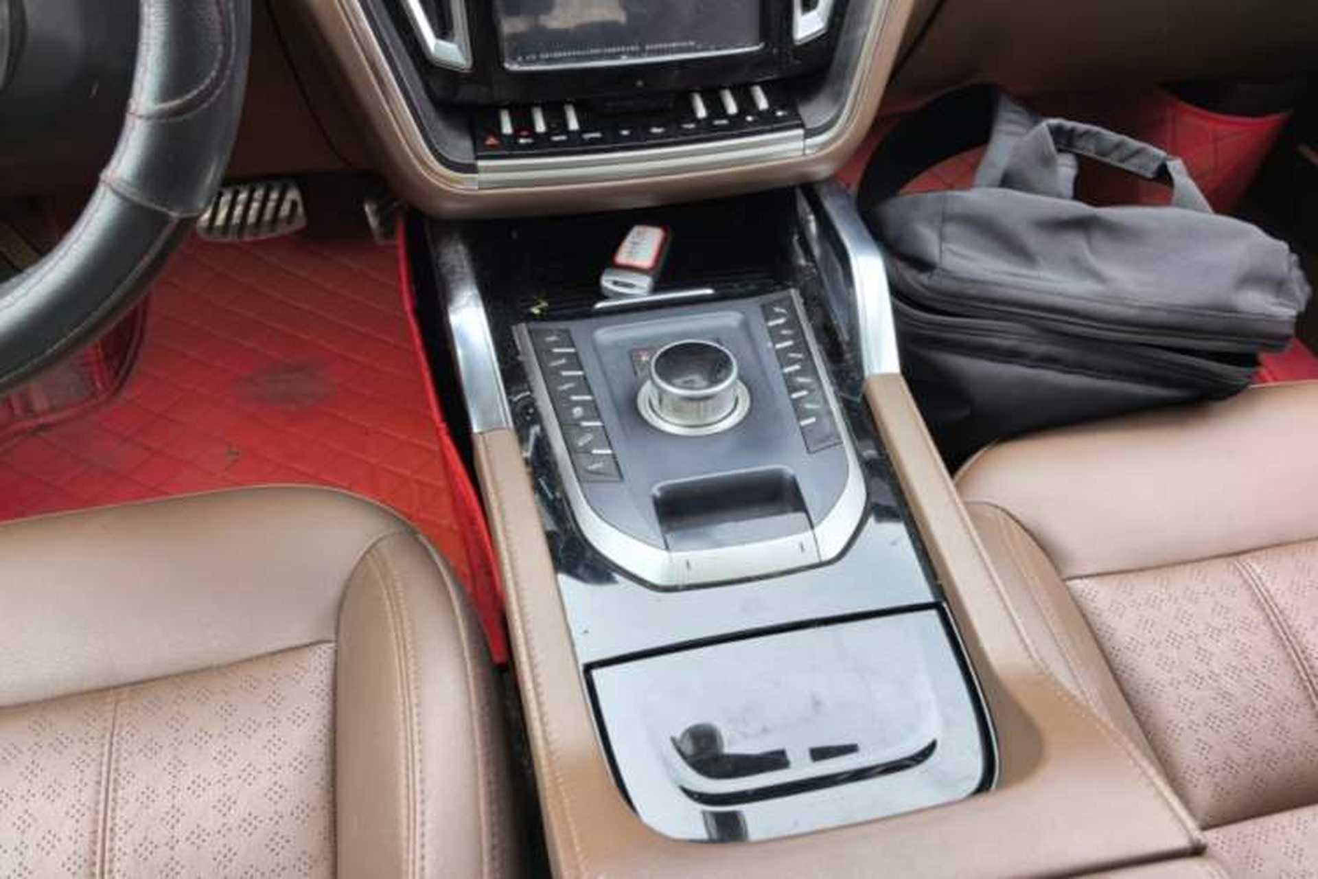 Used Zotye T700 2017 1.8T Dual-Clutch Prestige Model Gear Lever