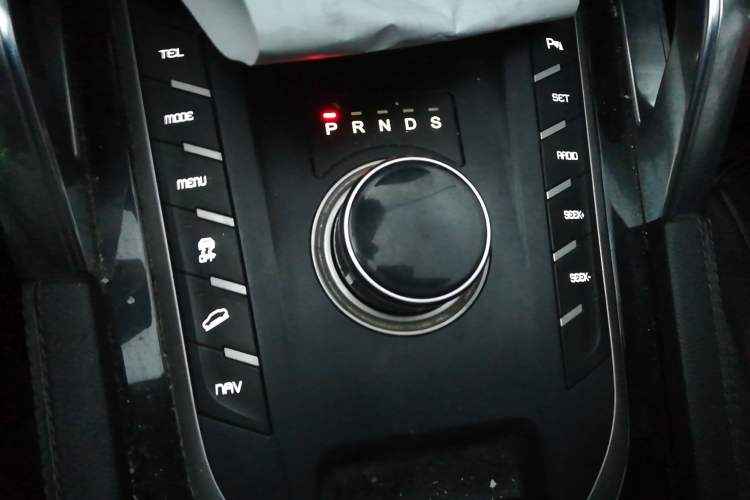 Used Zotye T700 2017 1.8T Dual-Clutch Prestige Model Gear Lever