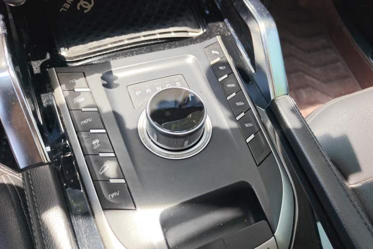 Used Zotye T700 2017 1.8T Dual-Clutch Luxury Model Gear Lever