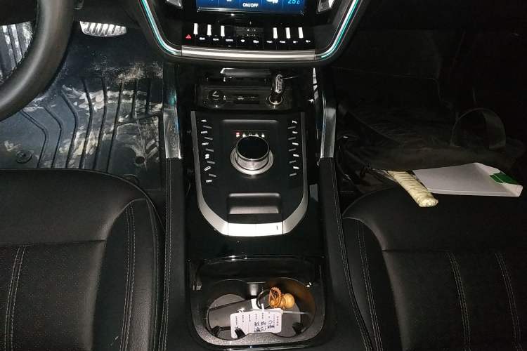 Used Zotye T700 2017 1.8T Dual-Clutch Prestige Model Gear Lever