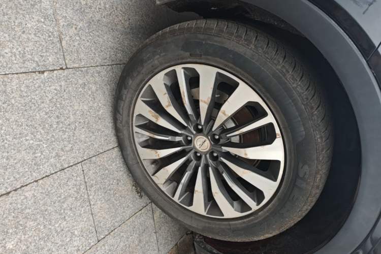 Used Zotye T700 2017 1.8T Dual-Clutch Prestige Model Left Front Wheel Hub