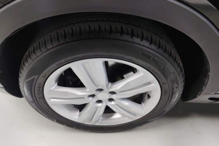 Used Zotye T700 2017 1.8T Dual-Clutch Luxury Model Left Front Wheel Hub