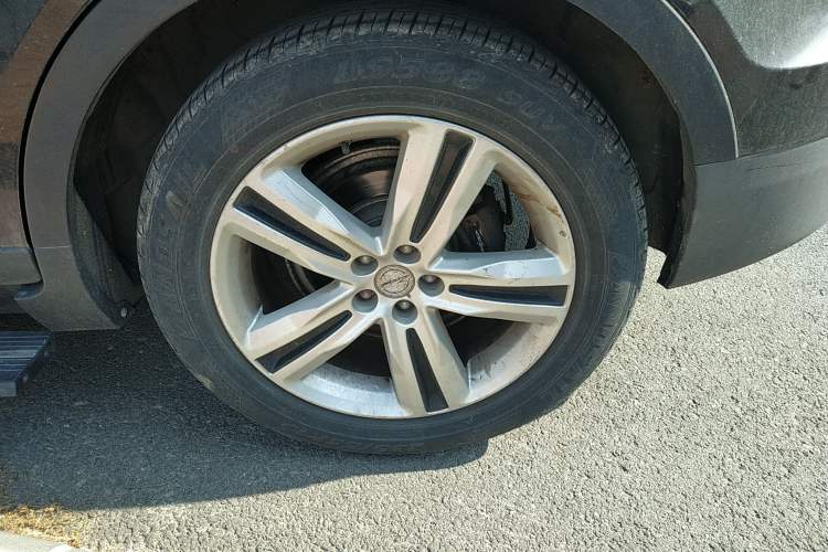 Used Zotye T700 2017 1.8T Dual-Clutch Prestige Model Left Rear Wheel Hub