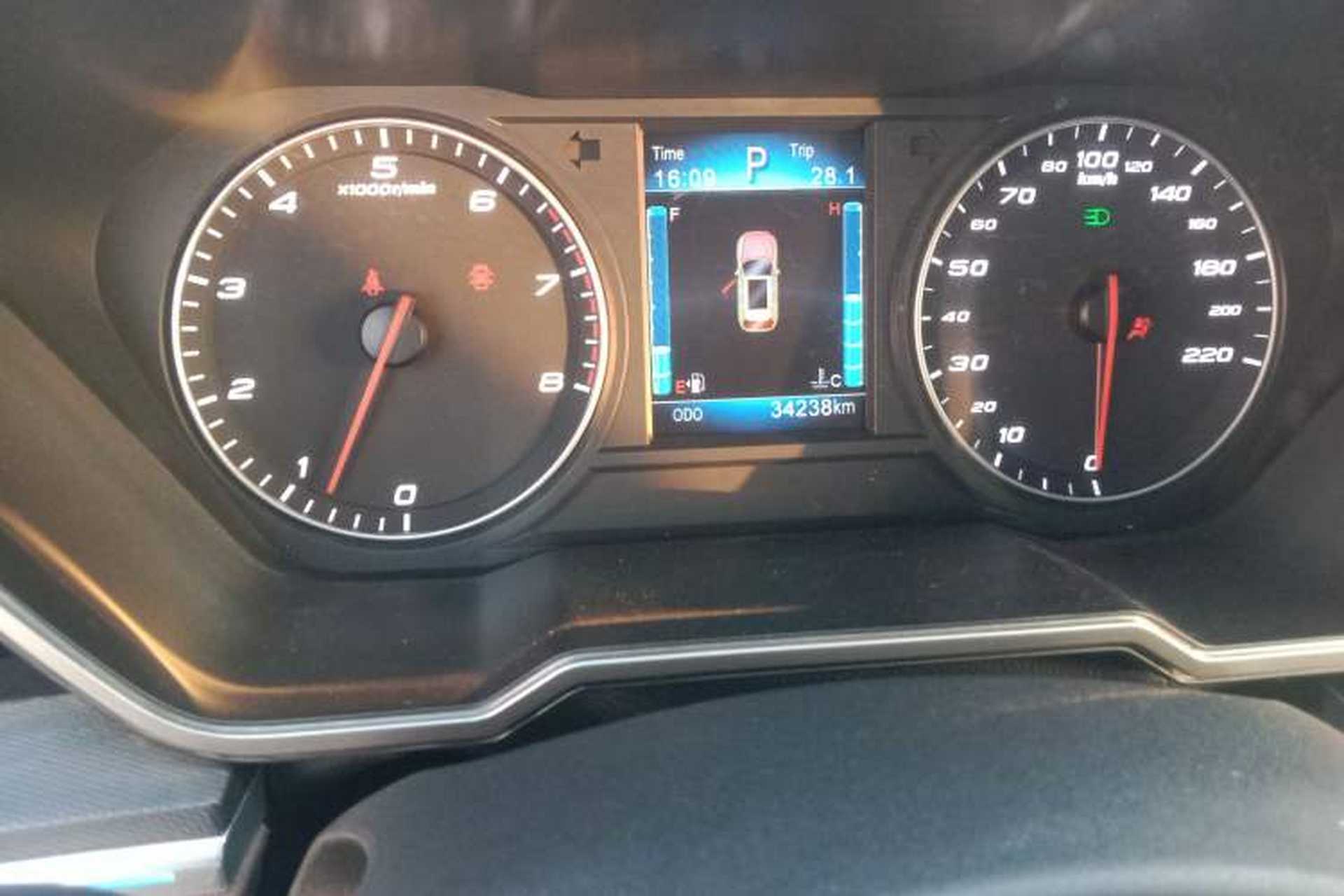 Used Zotye T700 2017 1.8T Dual-Clutch Luxury Model Odometer Close Up