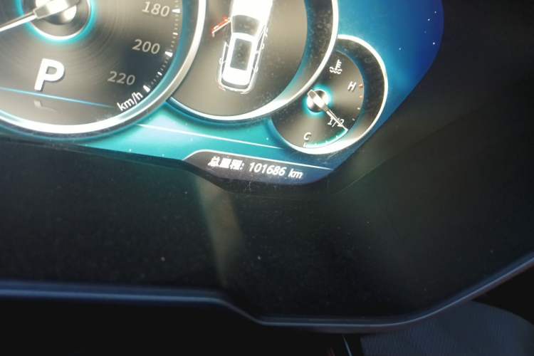 Used Zotye T700 2017 2.0T Automatic Prestige Edition Odometer Close Up