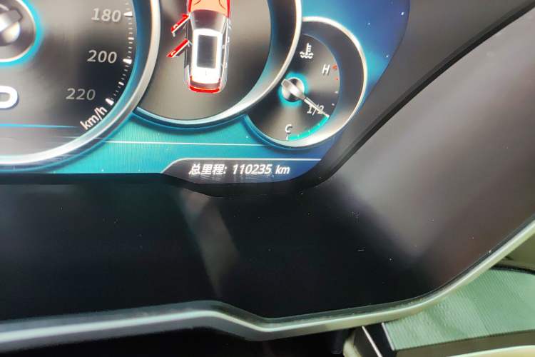 Used Zotye T700 2017 1.8T Dual-Clutch Prestige Model Odometer Close Up