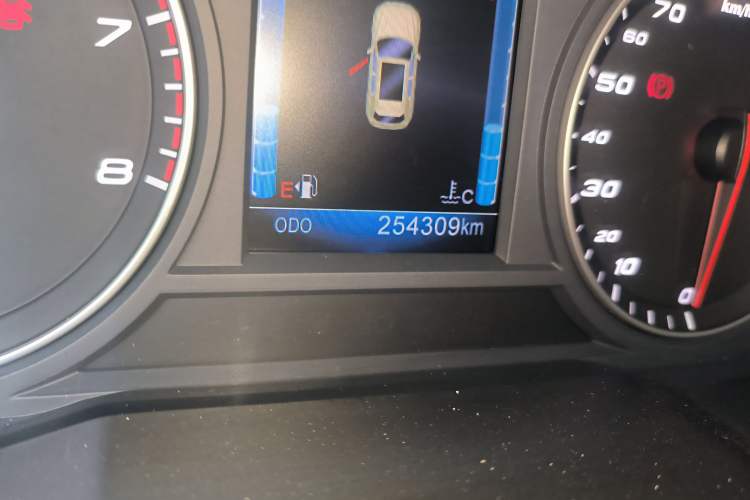 Used Zotye T700 2017 1.8T Dual-Clutch Luxury Model Odometer Close Up
