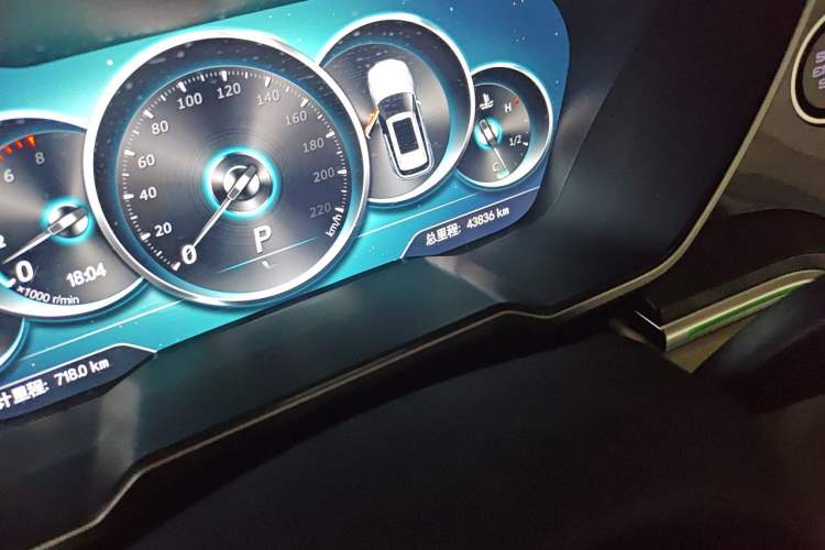 Used Zotye T700 2017 1.8T Dual-Clutch Flagship Model Odometer Close Up