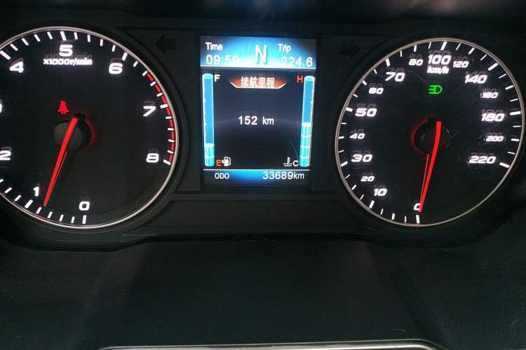 Used Zotye T700 2017 1.8T Dual-Clutch Luxury Model Odometer Close Up