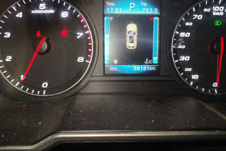 Used Zotye T700 2017 1.8T Dual-Clutch Luxury Model Odometer Close Up