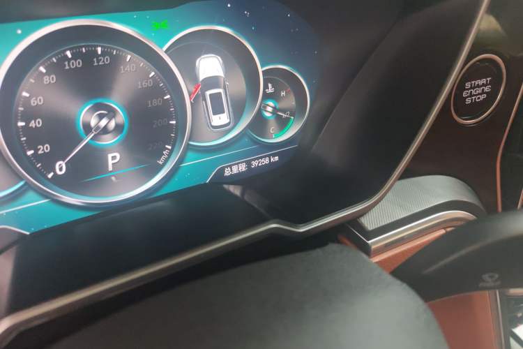 Used Zotye T700 2017 1.8T Dual-Clutch Prestige Model Odometer Close Up