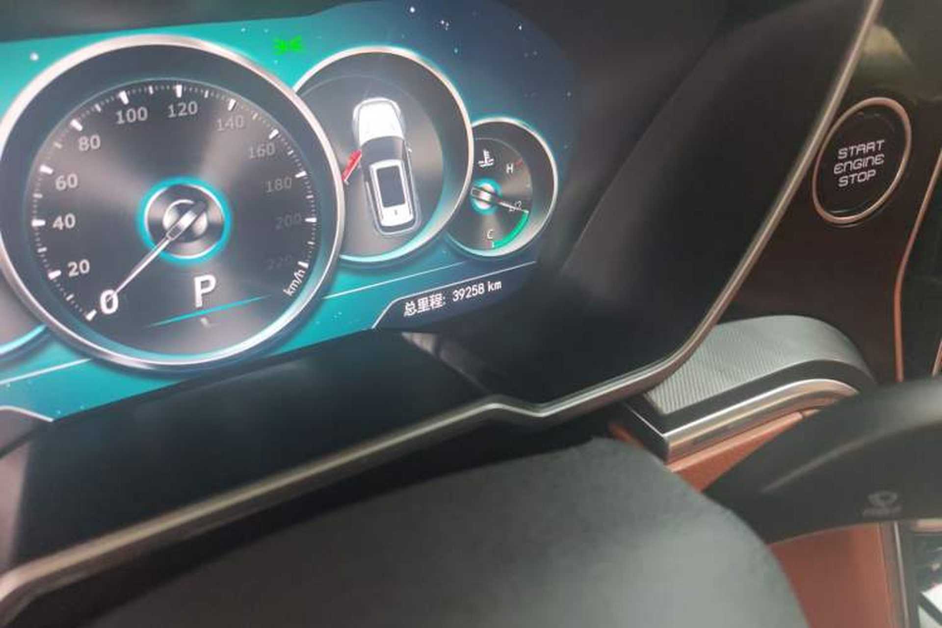 Used Zotye T700 2017 1.8T Dual-Clutch Prestige Model Odometer Close Up