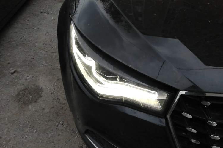 Used Zotye T700 2017 1.8T Dual-Clutch Prestige Model Right Front Headlight