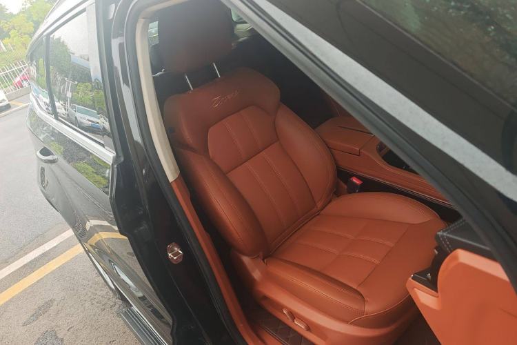 Used Zotye T700 2017 1.8T Dual-Clutch Prestige Model Right Front Seat