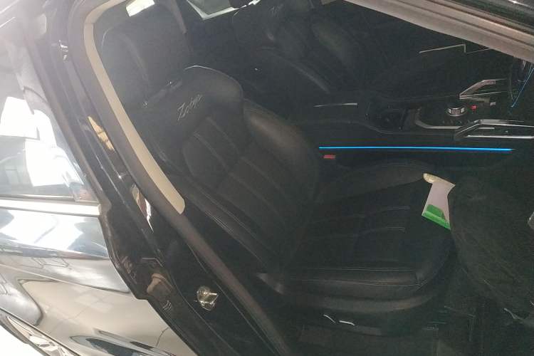 Used Zotye T700 2017 1.8T Dual-Clutch Prestige Model Right Front Seat