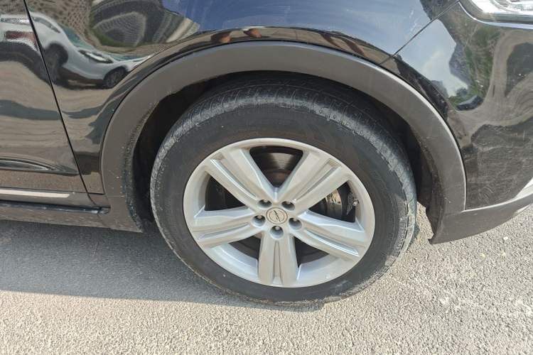 Used Zotye T700 2017 1.8T Dual-Clutch Luxury Model Right Front Wheel Hub
