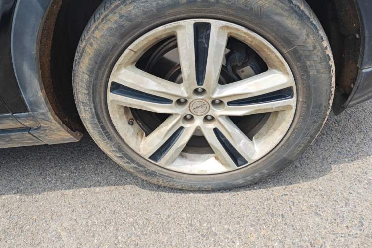 Used Zotye T700 2017 1.8T Dual-Clutch Luxury Model Right Front Wheel Hub
