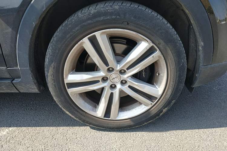 Used Zotye T700 2017 1.8T Dual-Clutch Prestige Model Right Front Wheel Hub