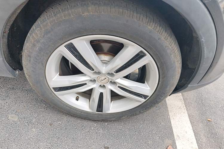 Used Zotye T700 2017 1.8T Dual-Clutch Prestige Model Right Front Wheel Hub