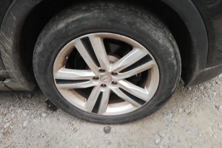 Used Zotye T700 2017 1.8T Dual-Clutch Prestige Model Right Front Wheel Hub
