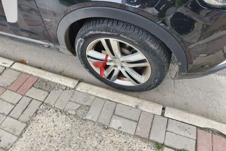 Used Zotye T700 2017 1.8T Dual-Clutch Luxury Model Right Front Wheel Hub