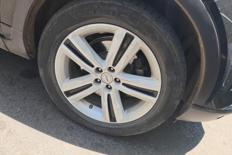Used Zotye T700 2017 1.8T Dual-Clutch Luxury Model Right Front Wheel Hub
