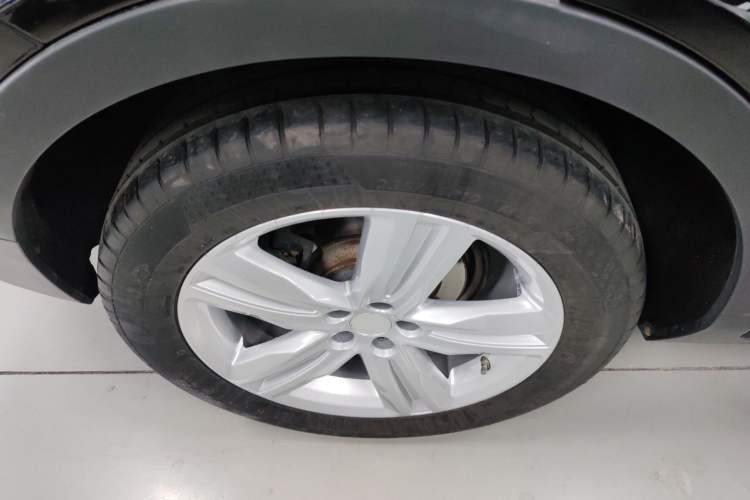 Used Zotye T700 2017 1.8T Dual-Clutch Luxury Model Right Rear Wheel Hub