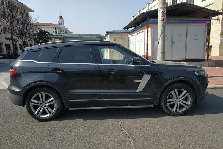 Used Zotye T700 2017 1.8T Dual-Clutch Prestige Model Right Side