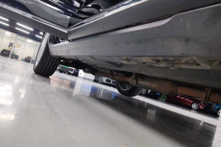 Used Zotye T700 2017 1.8T Dual-Clutch Luxury Model Right Side Sill