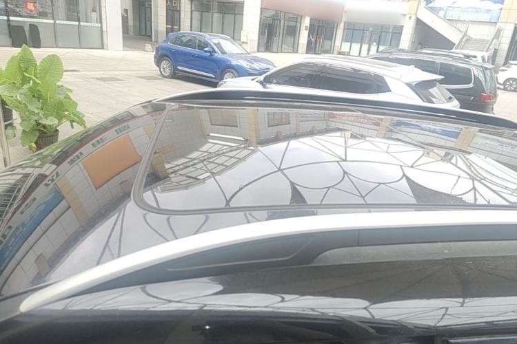 Used Zotye T700 2017 1.8T Dual-Clutch Luxury Model Roof