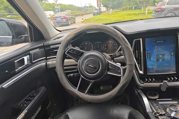 Used Zotye T700 2017 1.8T Dual-Clutch Luxury Model Steering Wheel