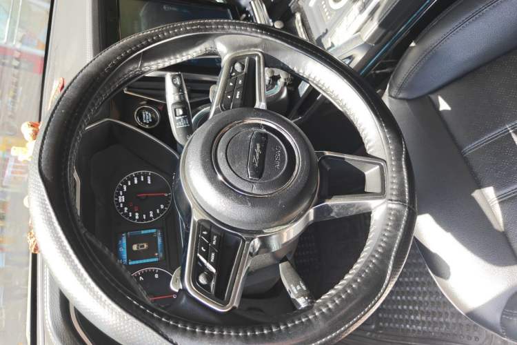 Used Zotye T700 2017 1.8T Dual-Clutch Luxury Model Steering Wheel