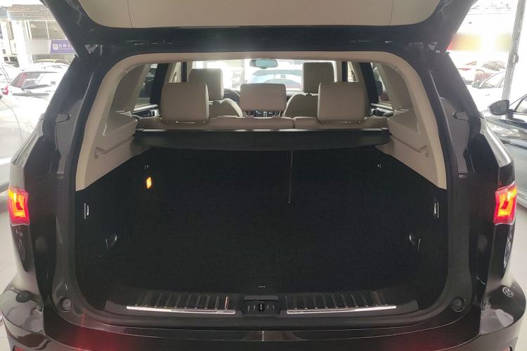 Used Zotye T700 2017 1.8T Dual-Clutch Prestige Model Trunk